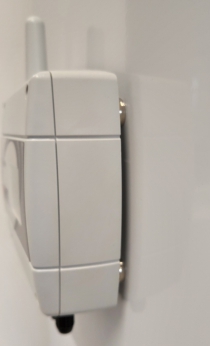 Holder for mounting the COMET Transmitter on magnetic surfaces